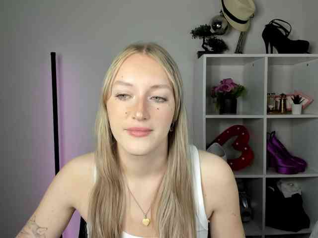 EvelynBlond26