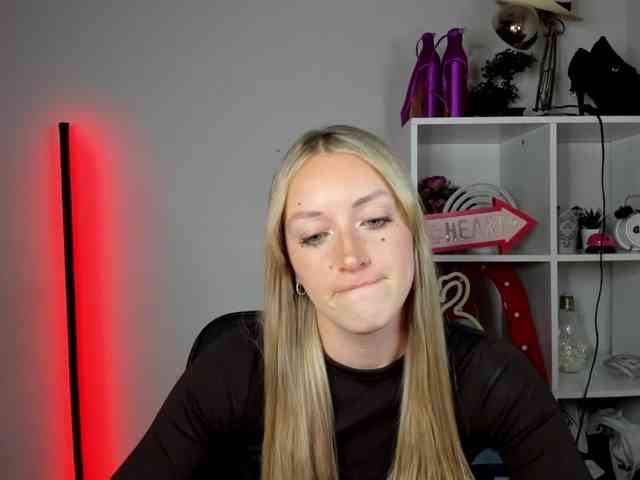 EvelynBlond26