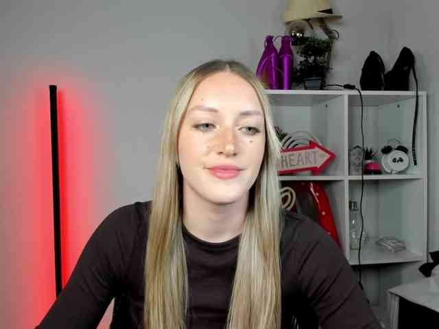 Model: EvelynBlond26