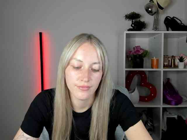 Model: EvelynBlond26