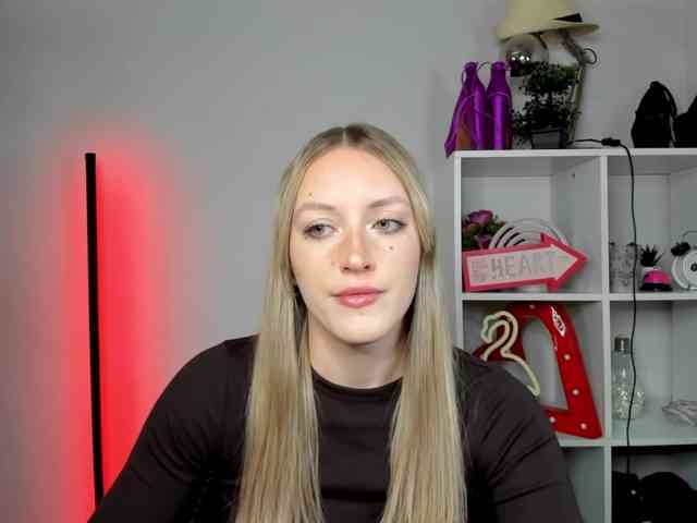 EvelynBlond26