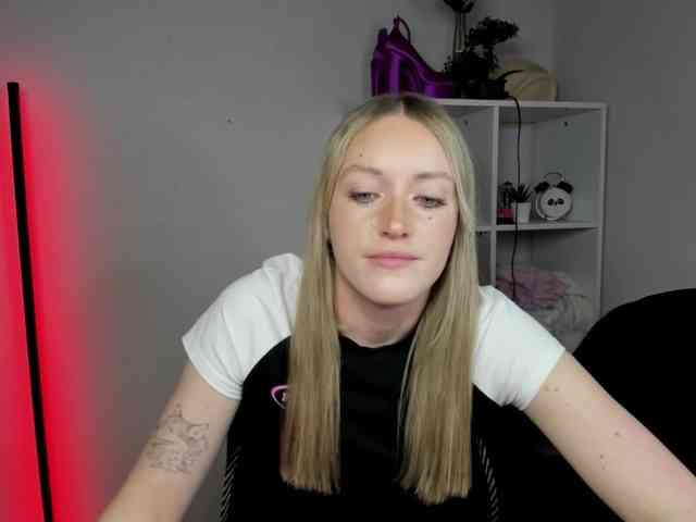 EvelynBlond26