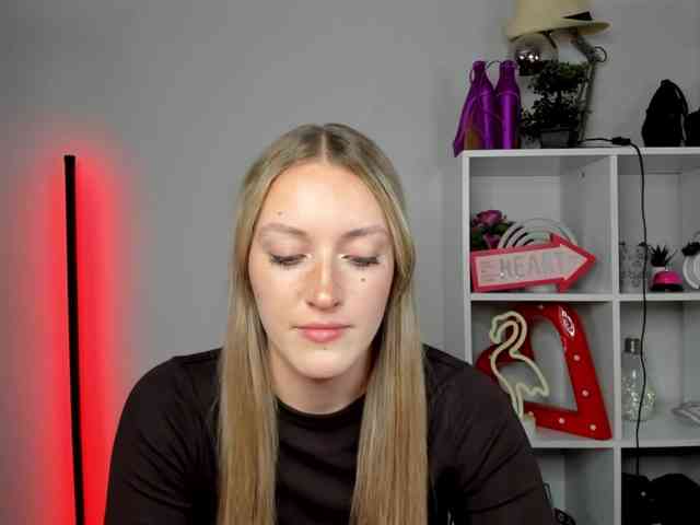 EvelynBlond26