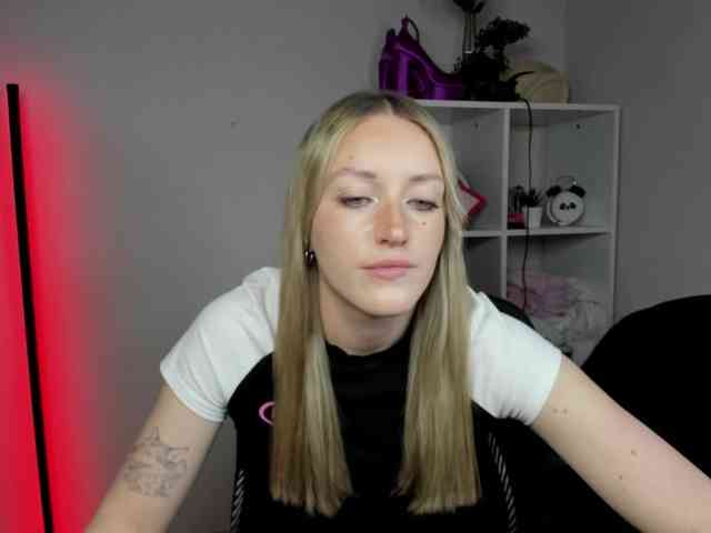 EvelynBlond26