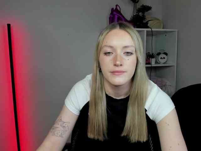 EvelynBlond26
