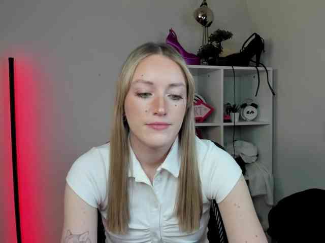 EvelynBlond26