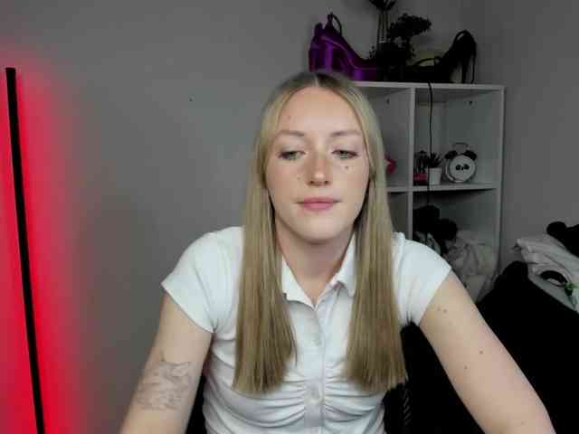 EvelynBlond26