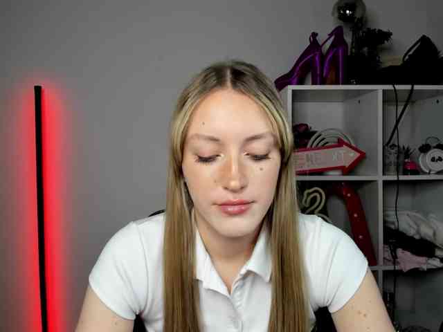 EvelynBlond26