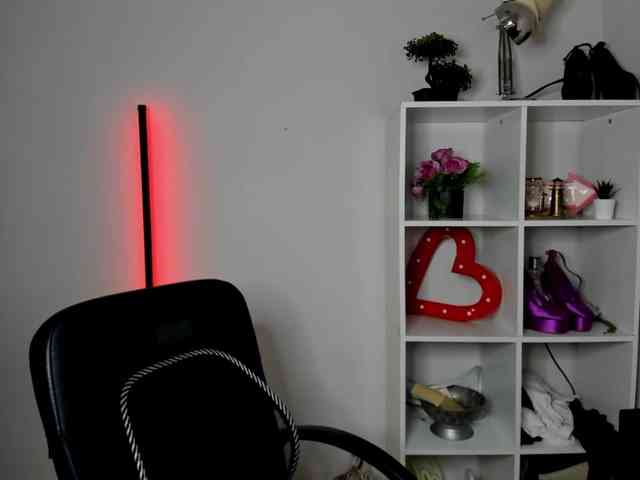 EvelynBlond26 webcam