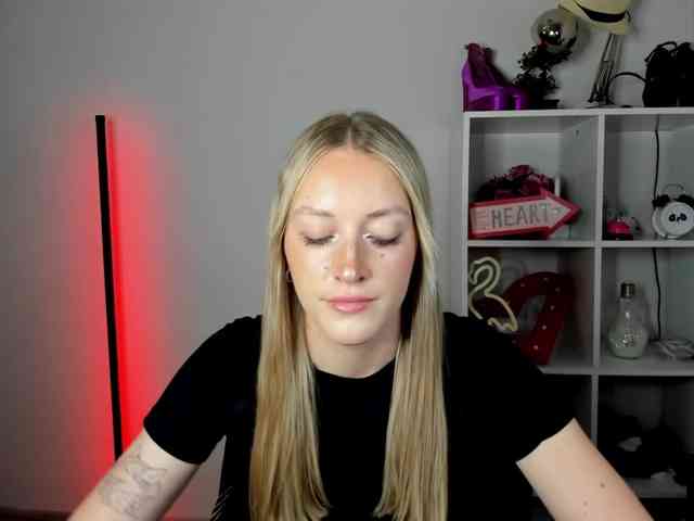 EvelynBlond26