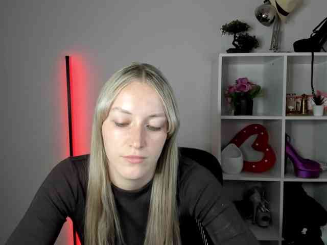 EvelynBlond26