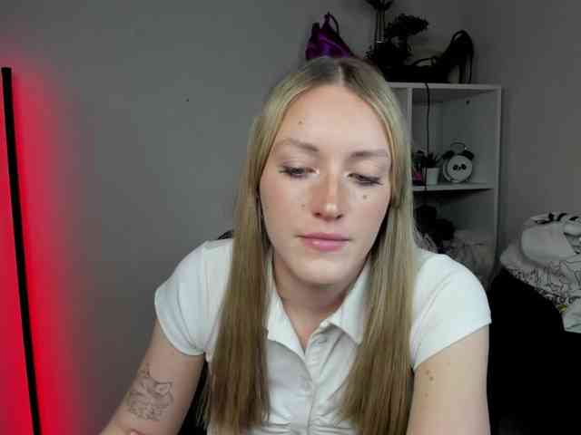 EvelynBlond26