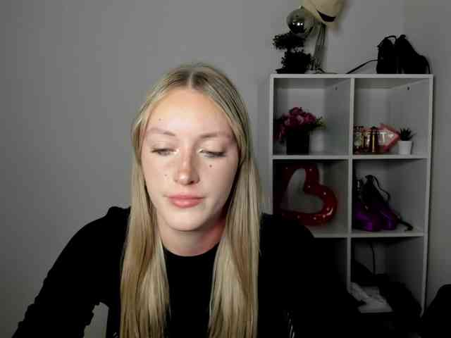 EvelynBlond Sex Cam Show
