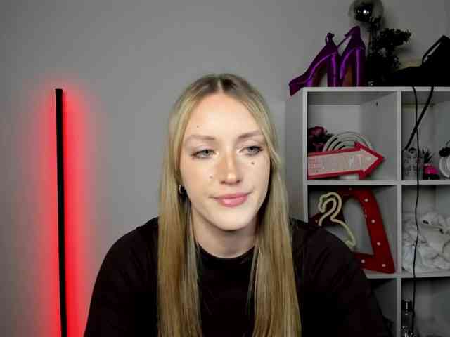 Model: EvelynBlond26