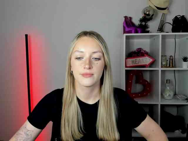 Model: EvelynBlond26