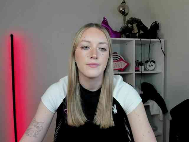 EvelynBlond26
