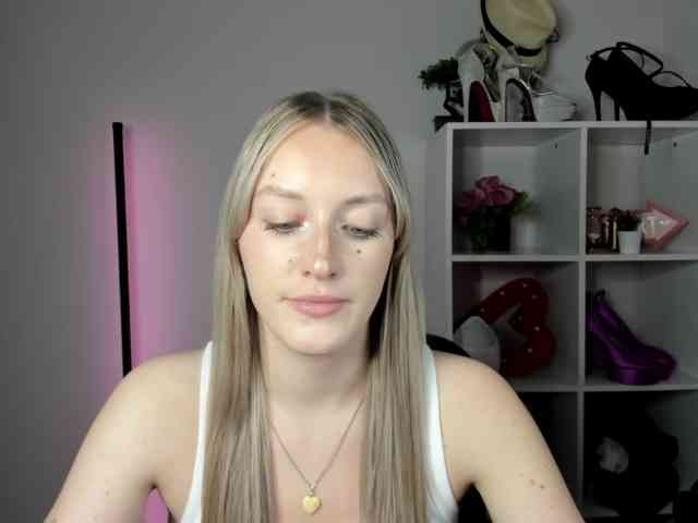 Model: EvelynBlond26