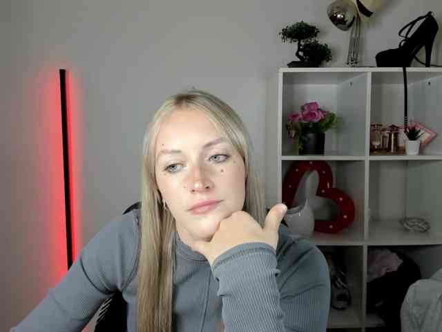 EvelynBlond26