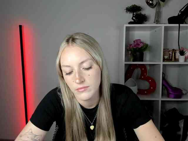 EvelynBlond26