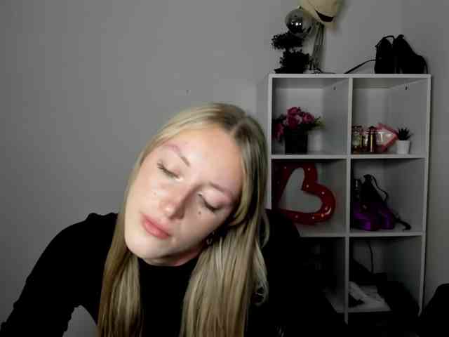 Model: EvelynBlond26