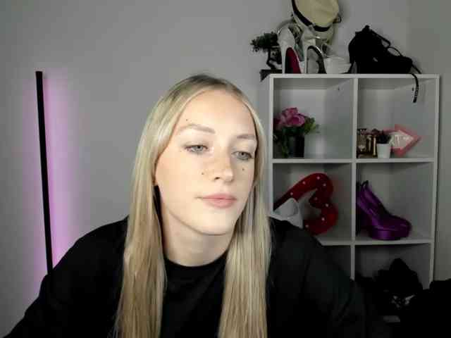EvelynBlond26