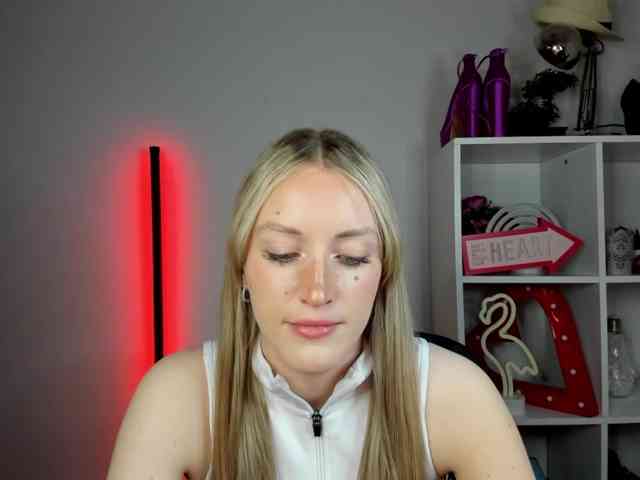 EvelynBlond26