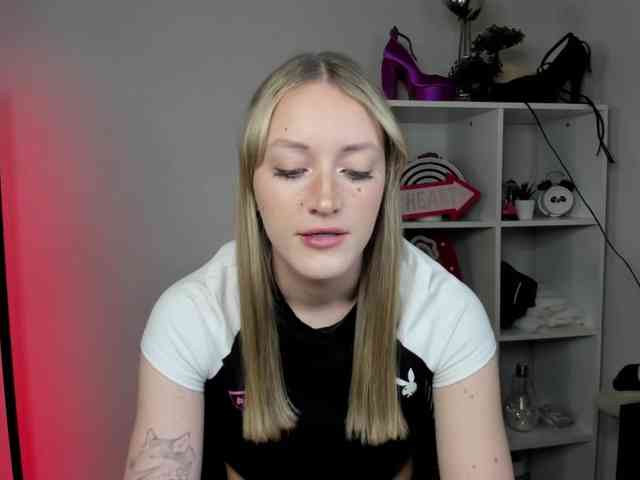 EvelynBlond26