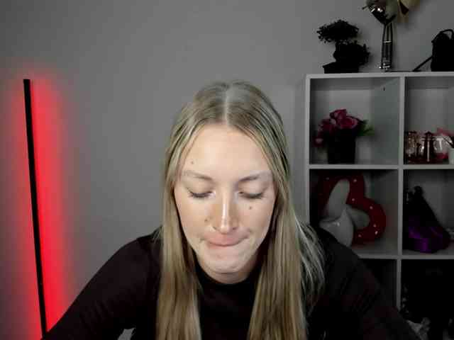 EvelynBlond26