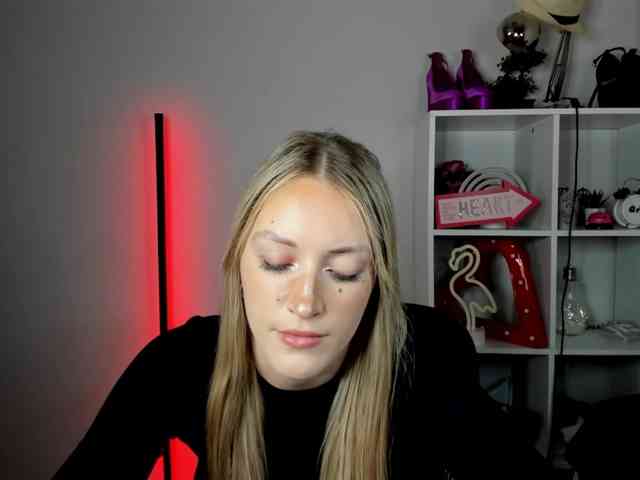 EvelynBlond26