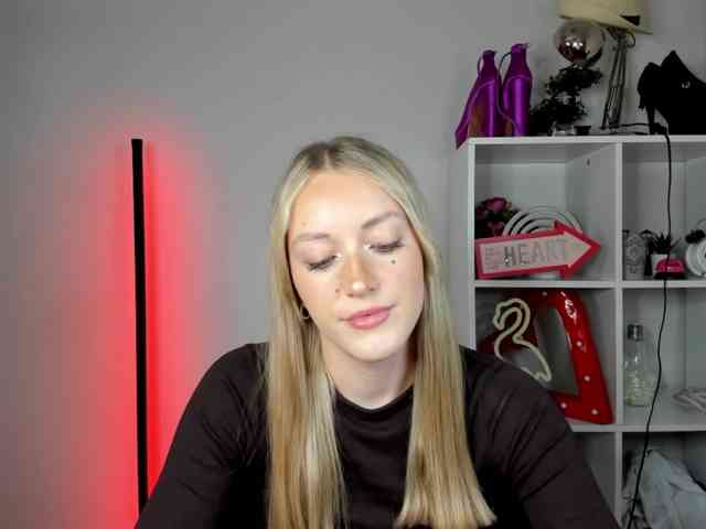 EvelynBlond26