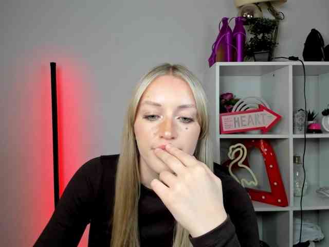 EvelynBlond26