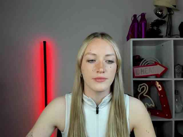 EvelynBlond26