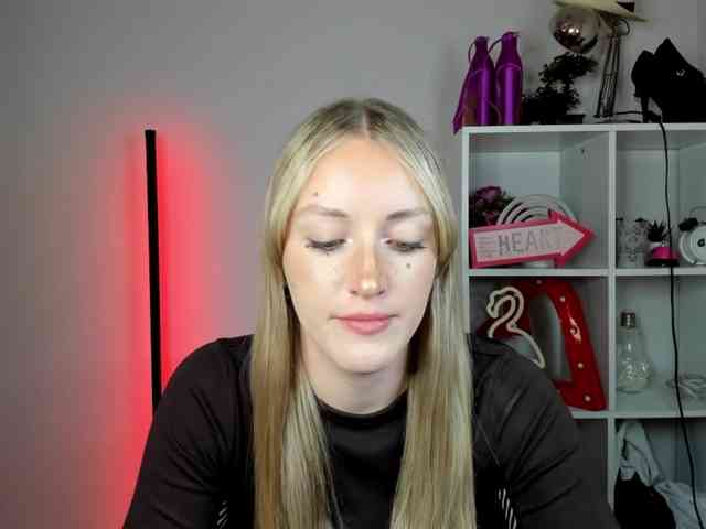 EvelynBlond26