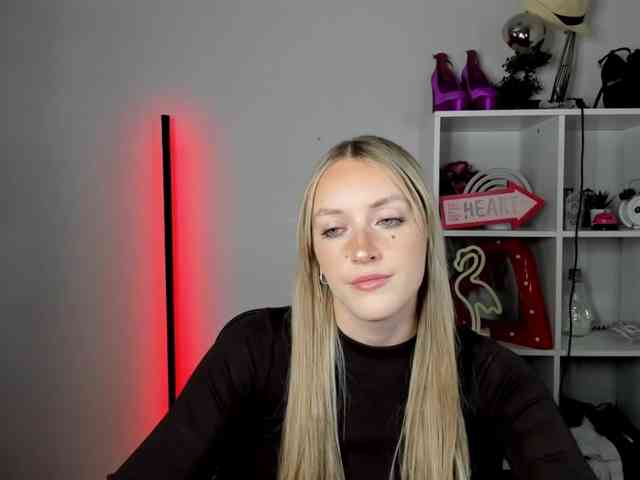 EvelynBlond26