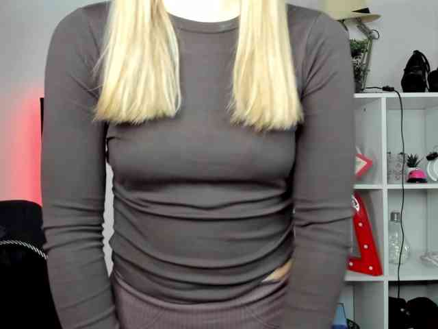 EvelynBlond26