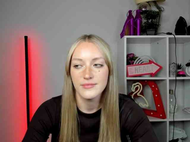 EvelynBlond26