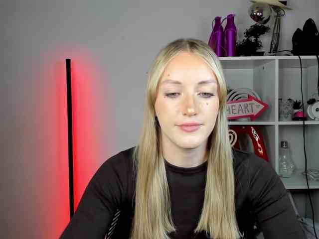 EvelynBlond26