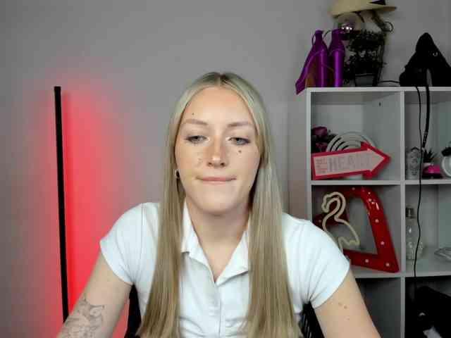Model: EvelynBlond26