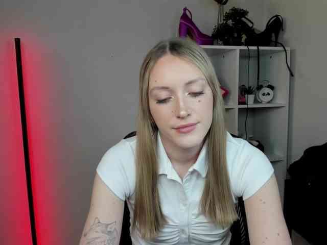 EvelynBlond26