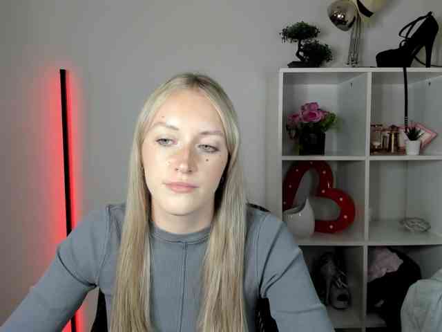 EvelynBlond26