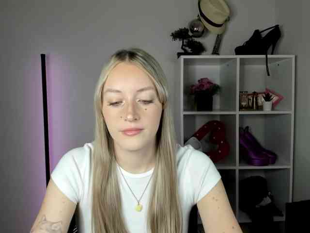 Model: EvelynBlond26