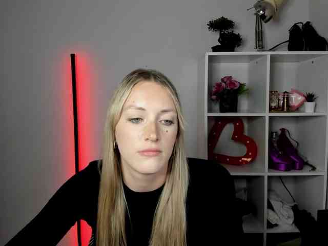 Model: EvelynBlond26