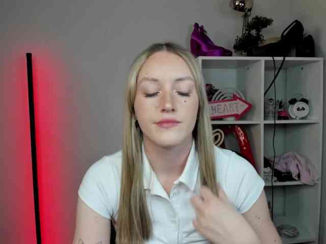 EvelynBlond26