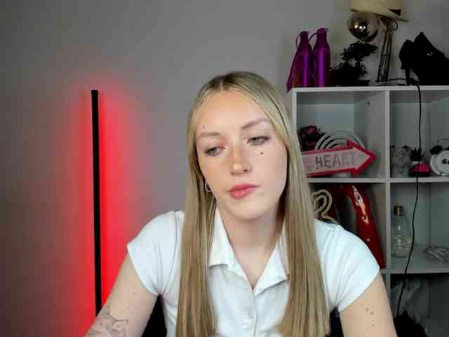 EvelynBlond26
