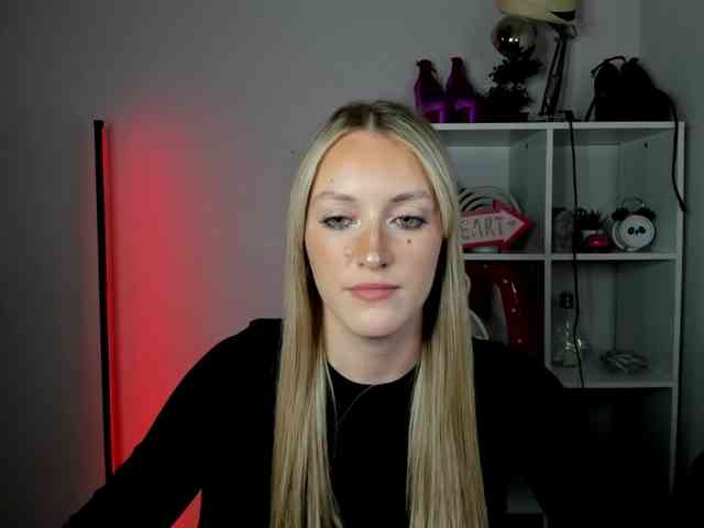 EvelynBlond26