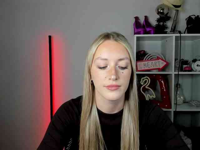 EvelynBlond26