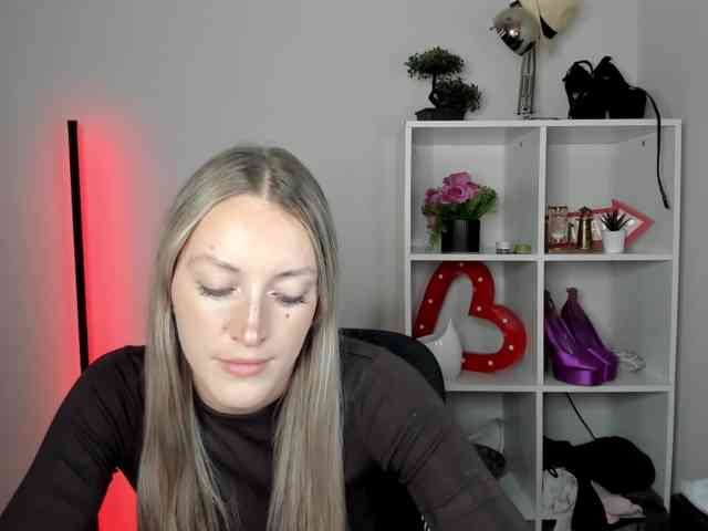 Model: EvelynBlond26