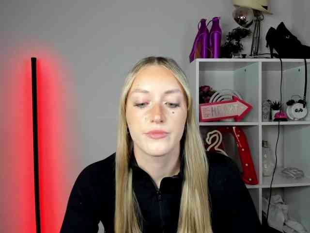EvelynBlond26