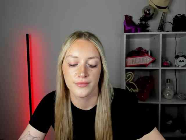 EvelynBlond26
