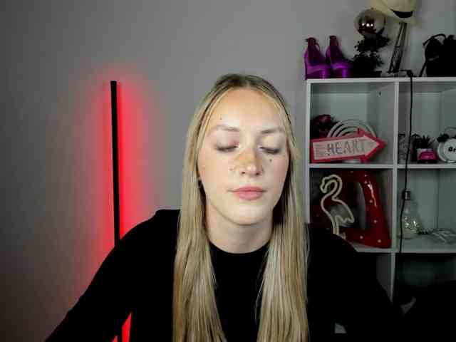 EvelynBlond26